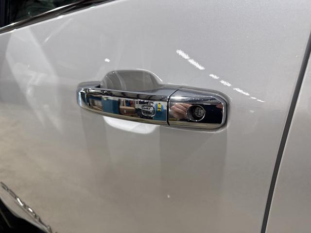 Photo of 2023 White Frost Tricoat GMC Sierra 2500