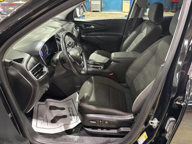 Photo of 2022 Mosaic Black Metallic Chevrolet Equinox