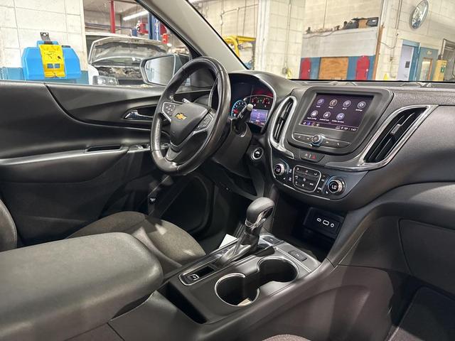Photo of 2022 Mosaic Black Metallic Chevrolet Equinox