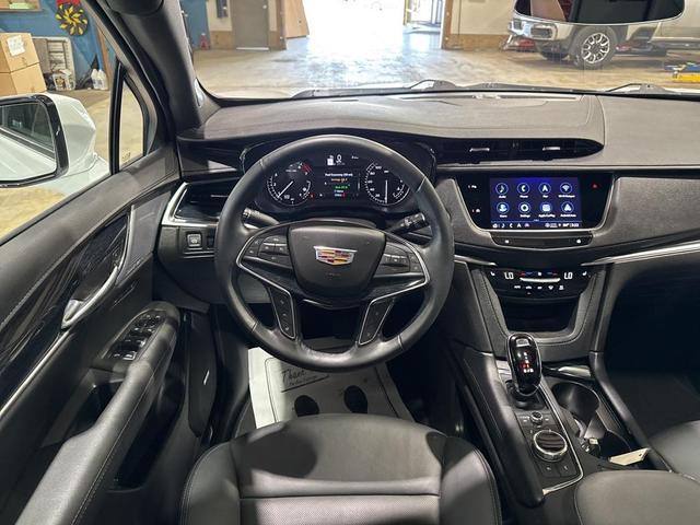 Photo of 2024 Crystal White Tricoat Cadillac XT5