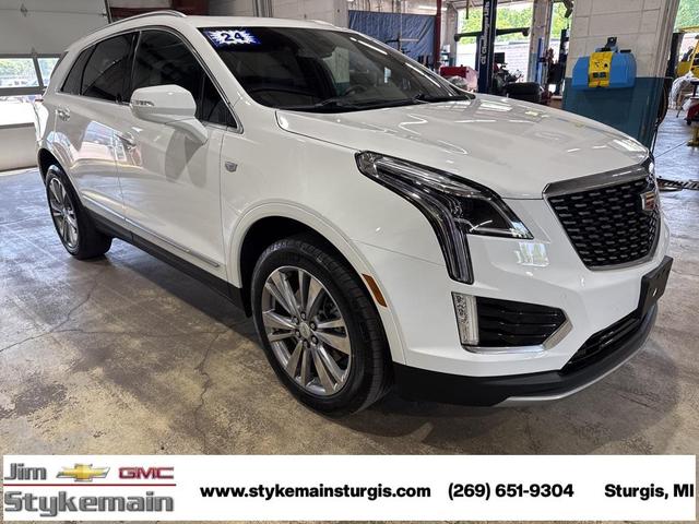 Photo of 2024 Crystal White Tricoat Cadillac XT5