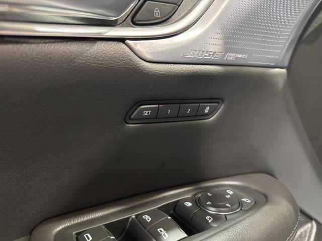 Photo of 2024 Crystal White Tricoat Cadillac XT5