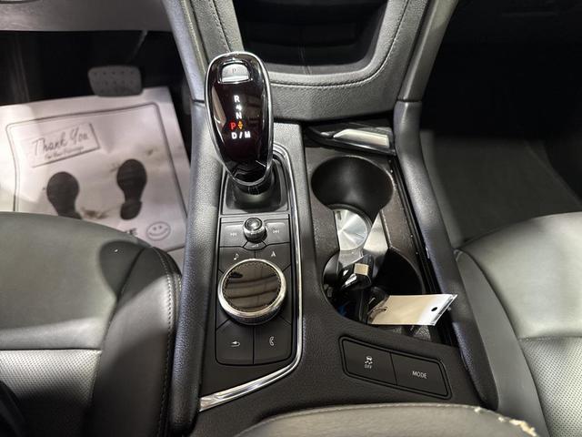 Photo of 2024 Crystal White Tricoat Cadillac XT5