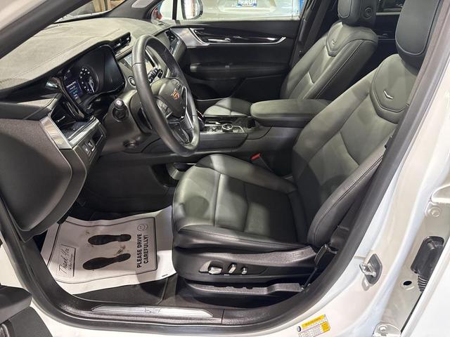 Photo of 2024 Crystal White Tricoat Cadillac XT5