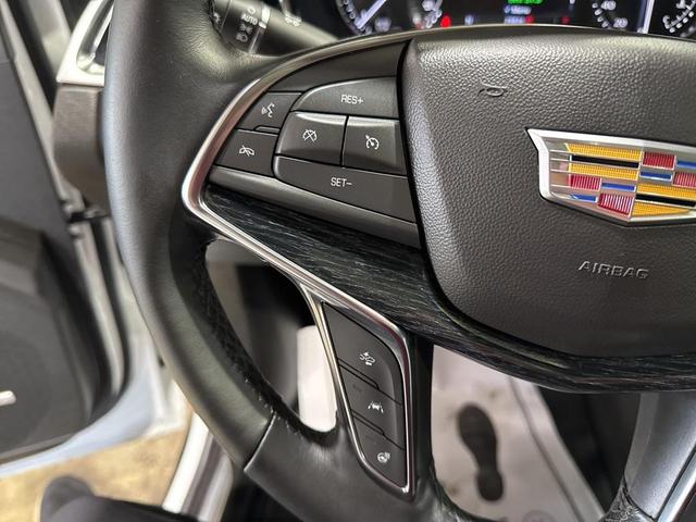 Photo of 2024 Crystal White Tricoat Cadillac XT5