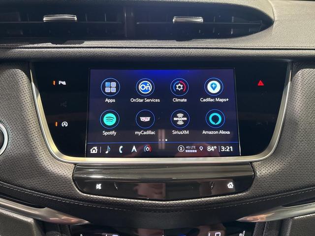 Photo of 2024 Crystal White Tricoat Cadillac XT5
