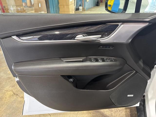 Photo of 2024 Crystal White Tricoat Cadillac XT5