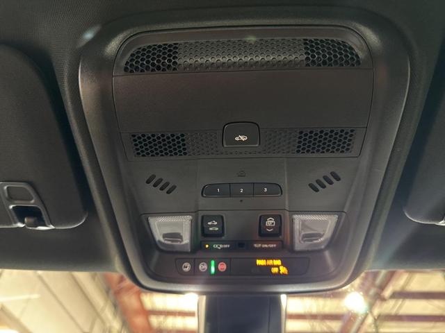 Photo of 2024 Crystal White Tricoat Cadillac XT5