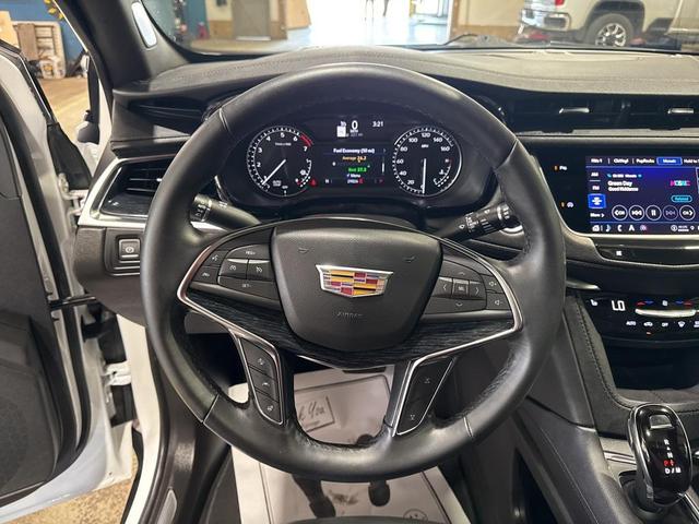 Photo of 2024 Crystal White Tricoat Cadillac XT5