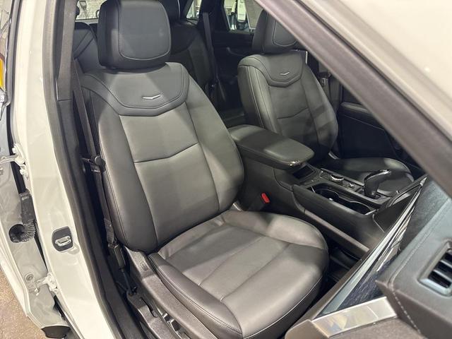 Photo of 2024 Crystal White Tricoat Cadillac XT5