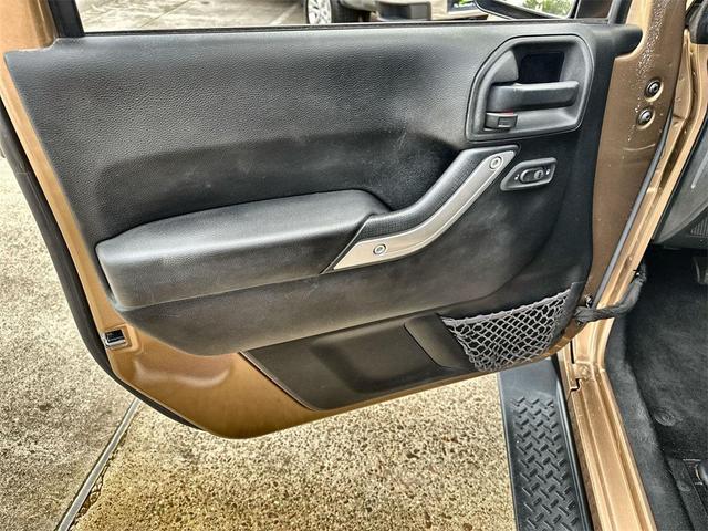 Photo of 2015 Copper Brown Pearlcoat Jeep Wrangler Unlimited