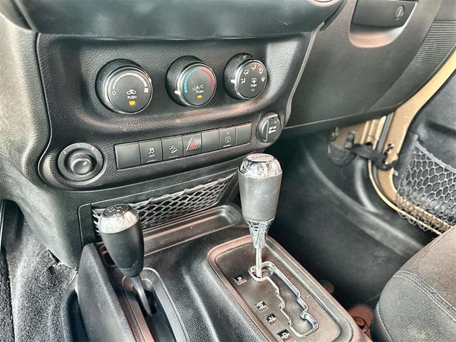 Photo of 2015 Copper Brown Pearlcoat Jeep Wrangler Unlimited