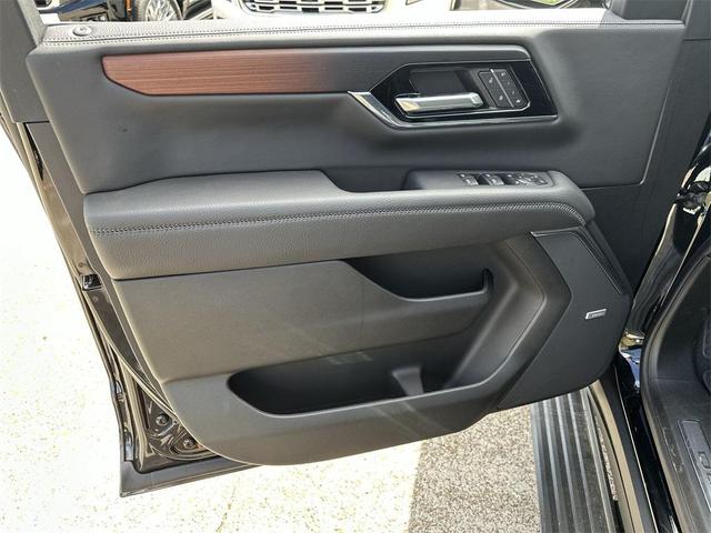Photo of 2025 Onyx Black GMC Yukon XL