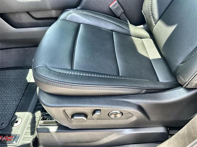 Photo of 2025 Onyx Black GMC Sierra 1500