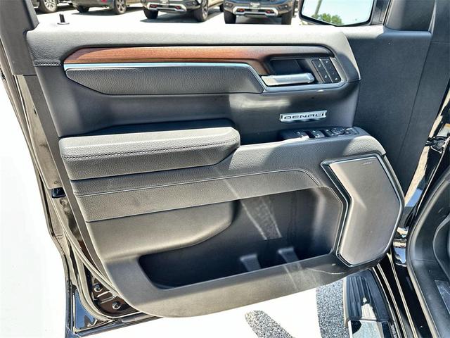 Photo of 2025 Onyx Black GMC Sierra 1500