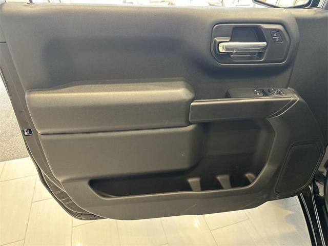 Photo of 2025 Onyx Black GMC Sierra 1500