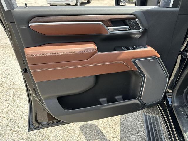 Photo of 2025 Onyx Black GMC Sierra 2500