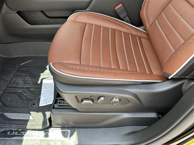 Photo of 2025 Onyx Black GMC Sierra 2500