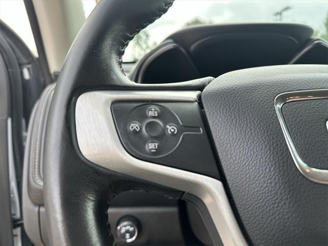 Photo of 2022 Summit White GMC Canyon