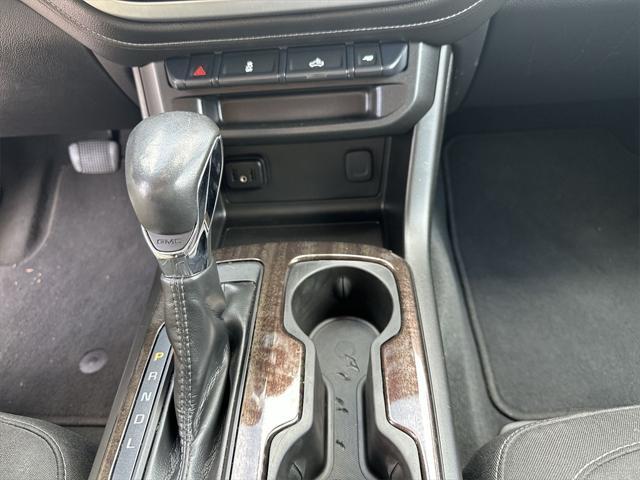 Photo of 2022 Summit White GMC Canyon