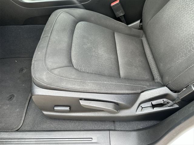Photo of 2022 Summit White GMC Canyon