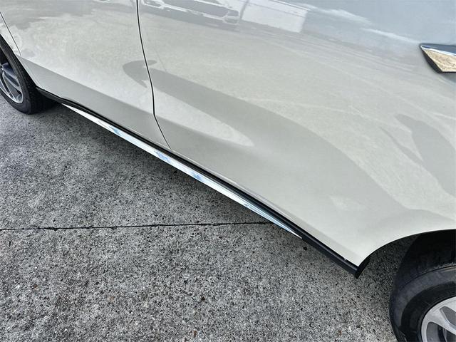 Photo of 2017 White Diamond Pearl Acura MDX