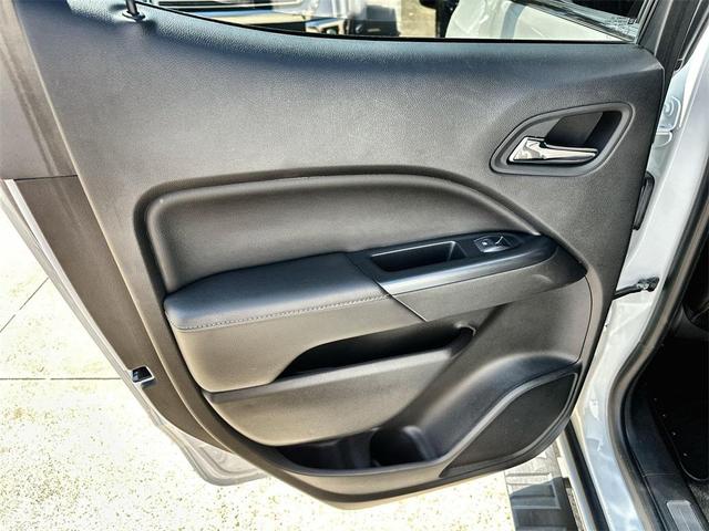 Photo of 2018 Summit White GMC Canyon