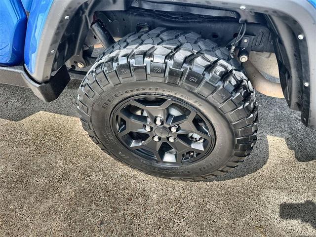 Photo of 2023 Hydro Blue Pearlcoat Jeep Gladiator