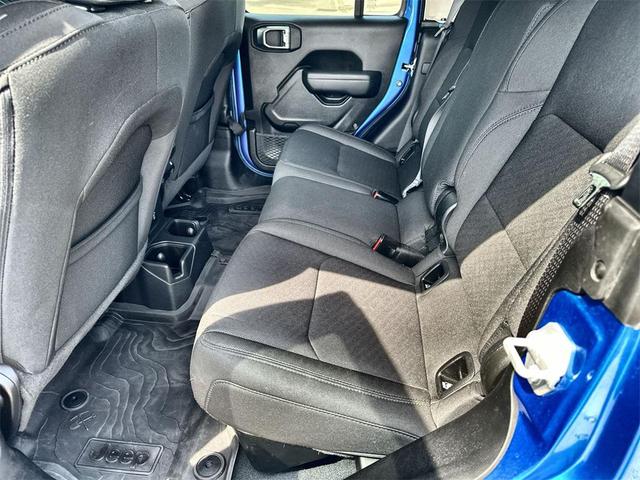 Photo of 2023 Hydro Blue Pearlcoat Jeep Gladiator