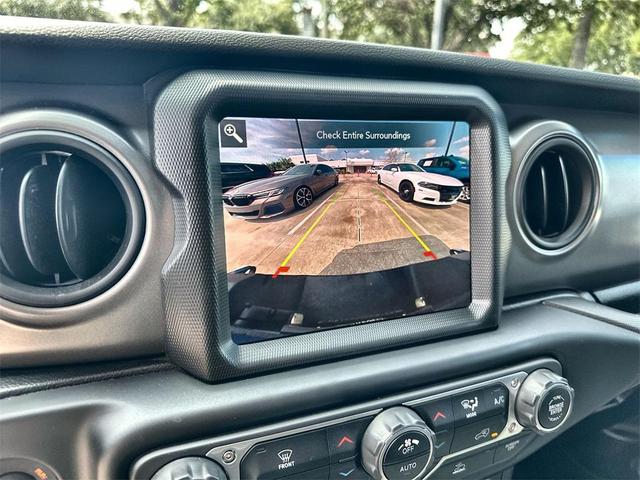 Photo of 2023 Hydro Blue Pearlcoat Jeep Gladiator