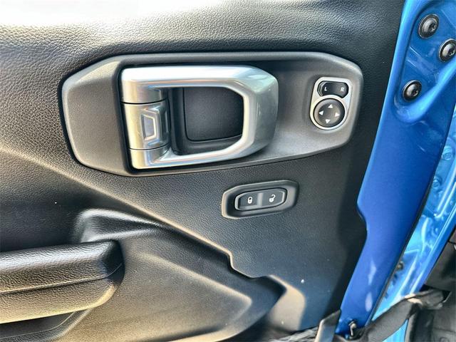 Photo of 2023 Hydro Blue Pearlcoat Jeep Gladiator