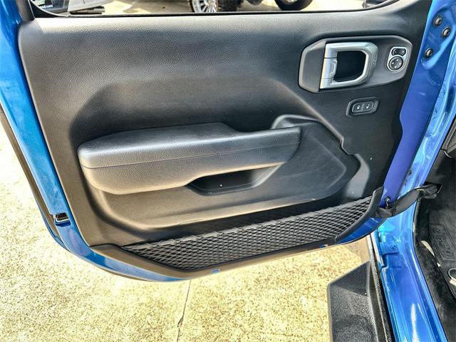 Photo of 2023 Hydro Blue Pearlcoat Jeep Gladiator