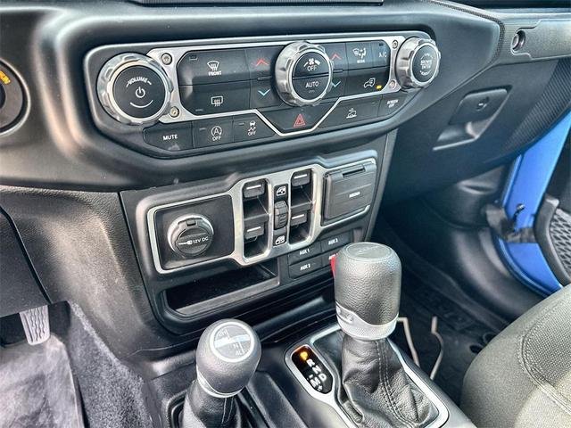 Photo of 2023 Hydro Blue Pearlcoat Jeep Gladiator