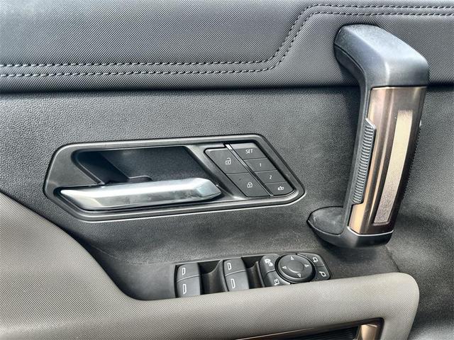 Photo of 2025 Void Black GMC HUMMER EV SUV