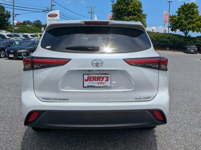 Photo of 2022 Wind Chill Pearl Toyota Highlander