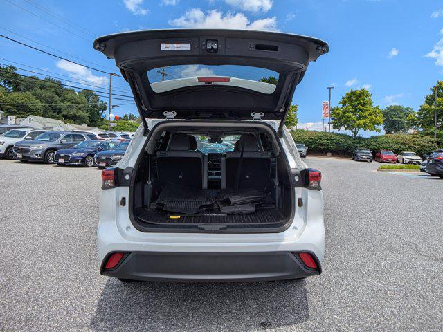 Photo of 2022 Wind Chill Pearl Toyota Highlander