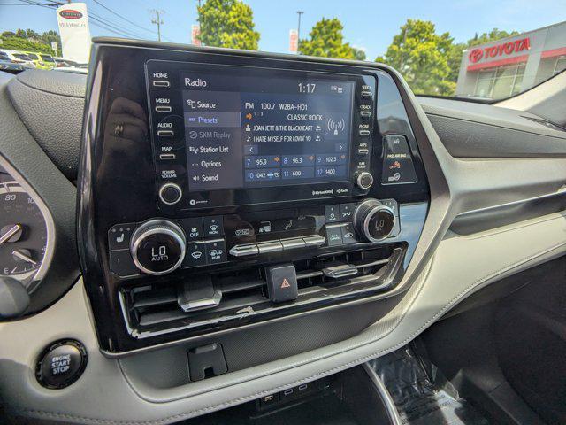 Photo of 2022 Wind Chill Pearl Toyota Highlander