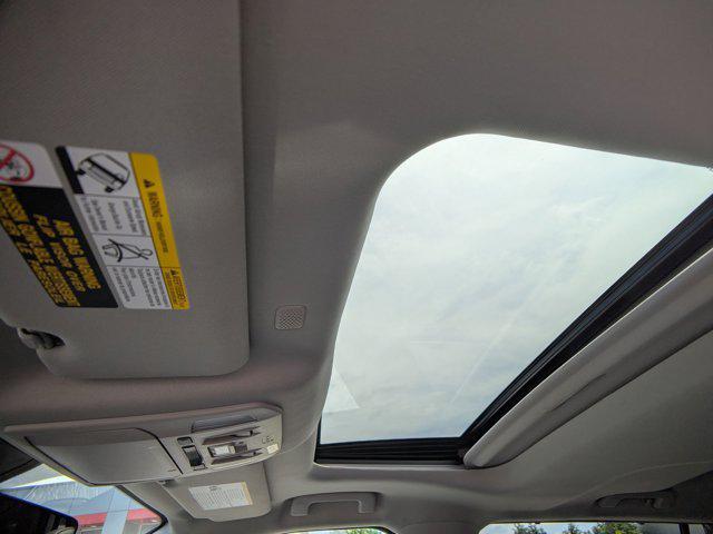 Photo of 2022 Wind Chill Pearl Toyota Highlander