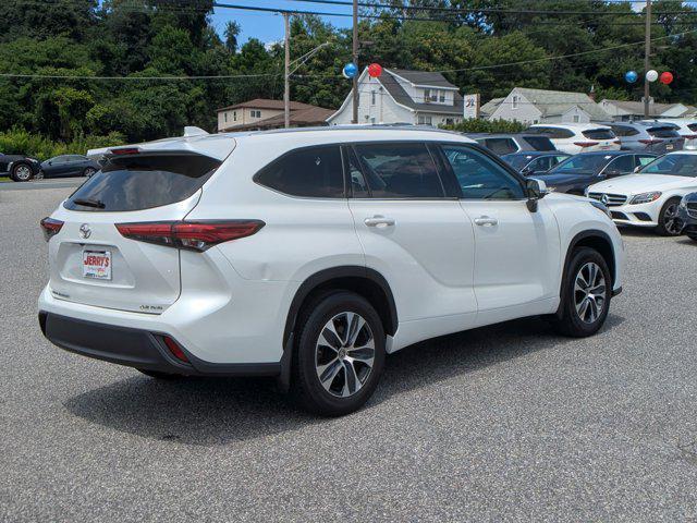 Photo of 2022 Wind Chill Pearl Toyota Highlander