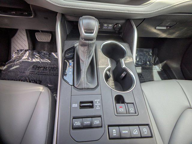 Photo of 2022 Wind Chill Pearl Toyota Highlander