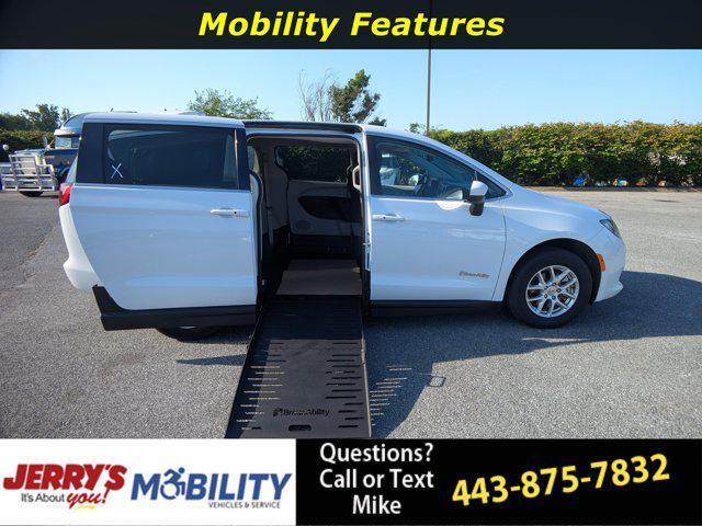 2023 Chrysler Voyager