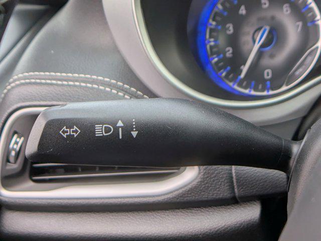 Photo of 2024 Bright White Clearcoat Chrysler Pacifica
