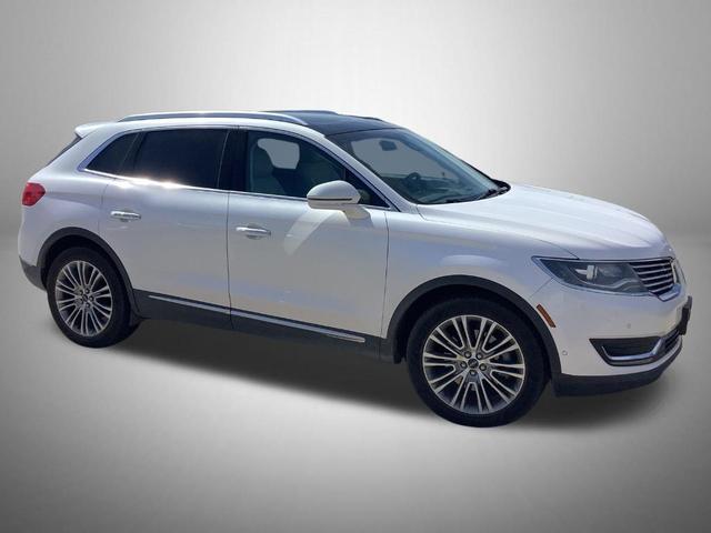 Photo of 2018 White Platinum Lincoln MKX