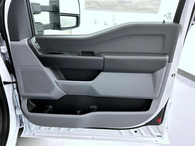 Photo of 2025 Oxford White Ford F-350