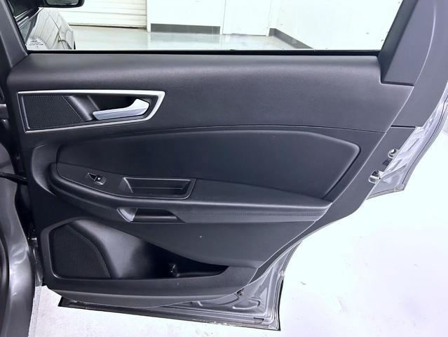 Photo of 2024 Gray Metallic Ford Edge