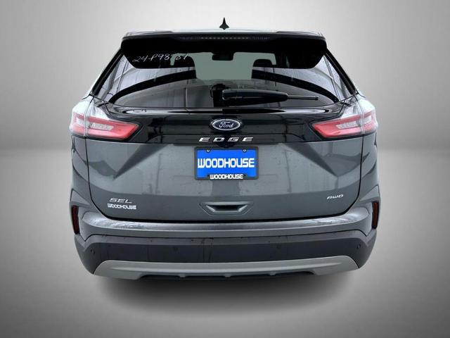 Photo of 2024 Gray Metallic Ford Edge