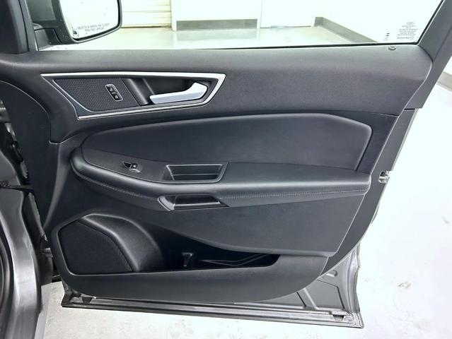 Photo of 2024 Gray Metallic Ford Edge