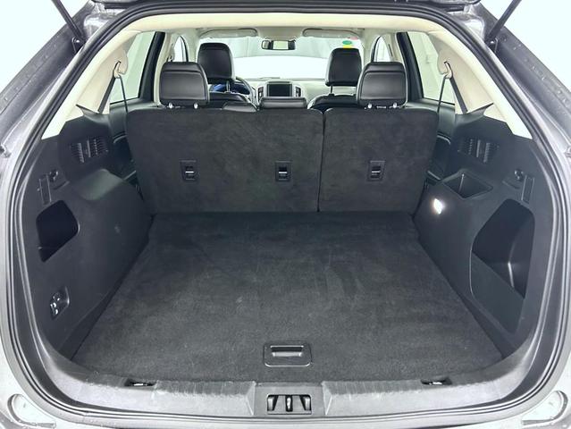 Photo of 2024 Gray Metallic Ford Edge