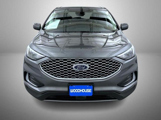 Photo of 2024 Gray Metallic Ford Edge