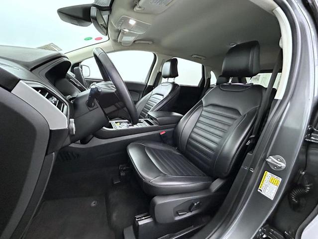 Photo of 2024 Gray Metallic Ford Edge
